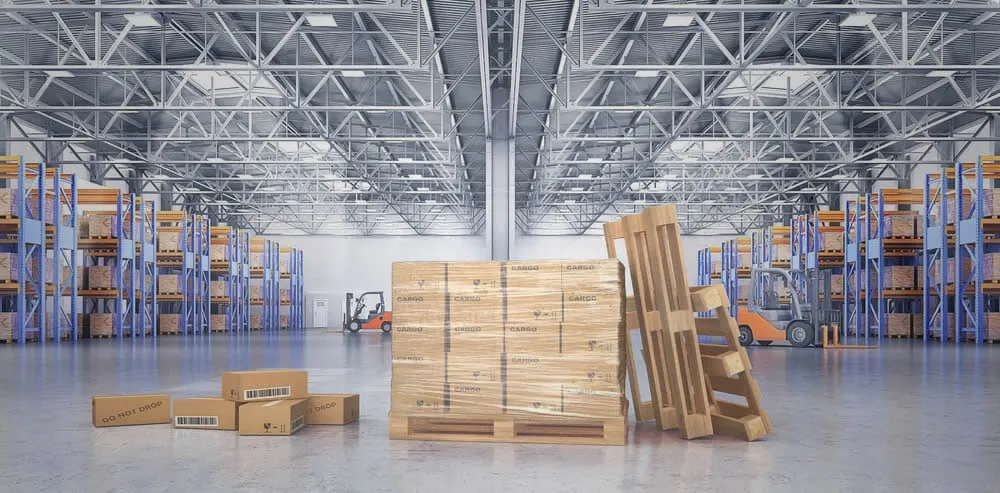 Pallets de madera en centro de distribución